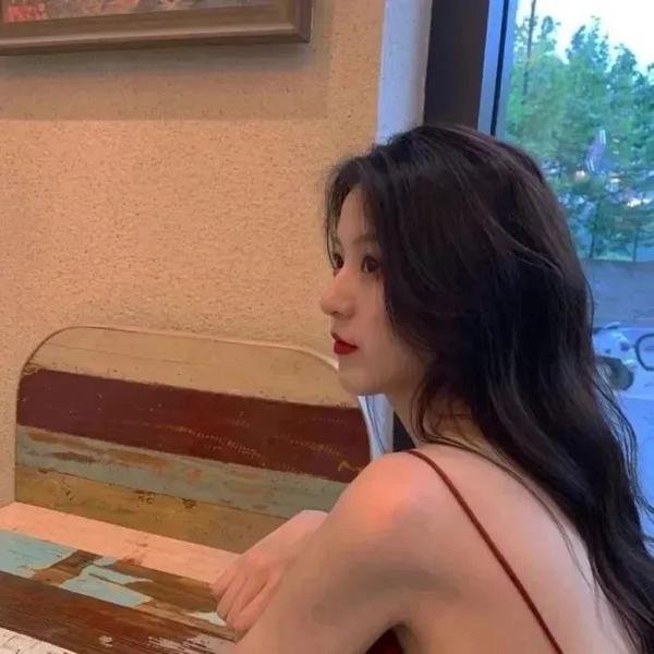 穿越当天，世子爷要以身相许